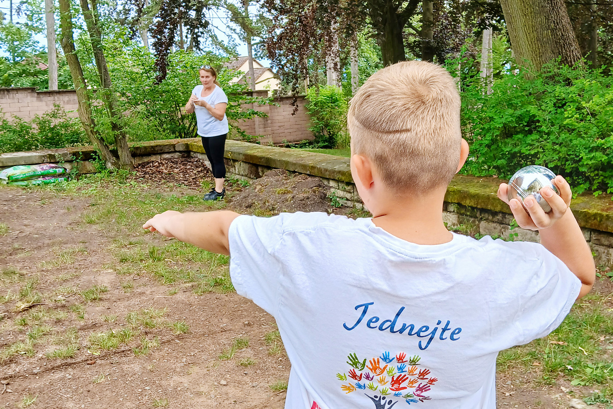Activité pétanque lors de la journée internationale de l'enfance